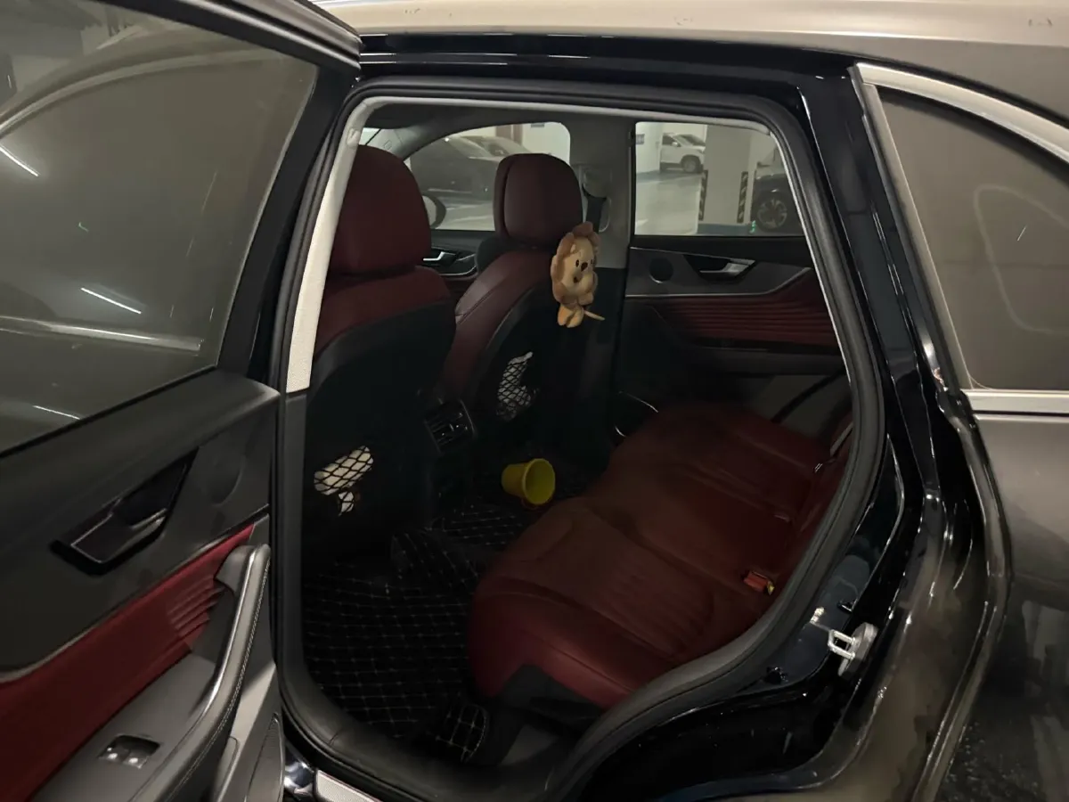 2023 HongQi HS5 2.0T 252HP L4 8AT,autocango,china used car exporter,china ev exporter,chinese used car exporter,chinese used ev exporter