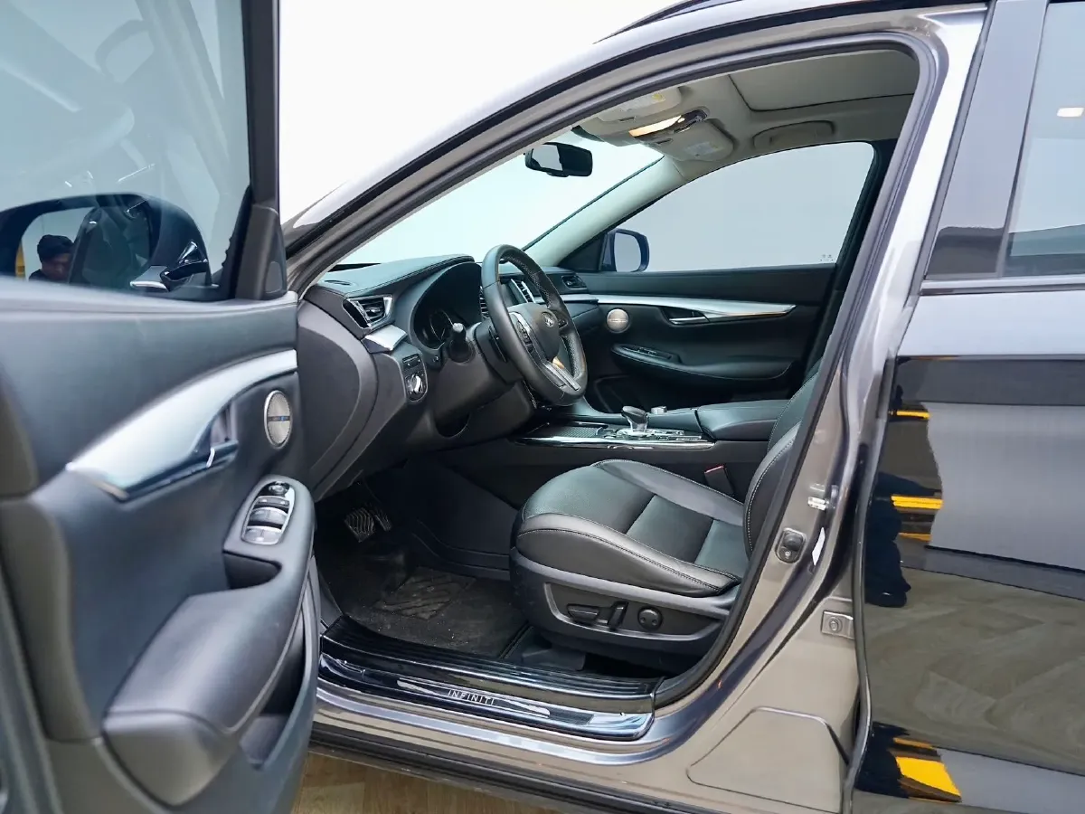 2018 Infiniti QX30 2.0T 211HP L4 7DCT,autocango,china used car exporter,china ev exporter,chinese used car exporter,chinese used ev exporter