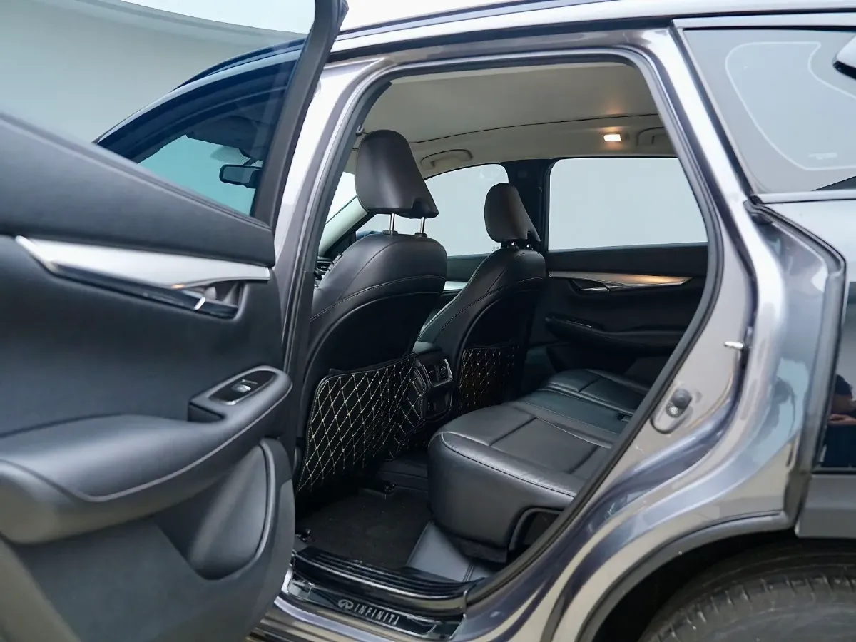 2018 Infiniti QX30 2.0T 211HP L4 7DCT,autocango,china used car exporter,china ev exporter,chinese used car exporter,chinese used ev exporter