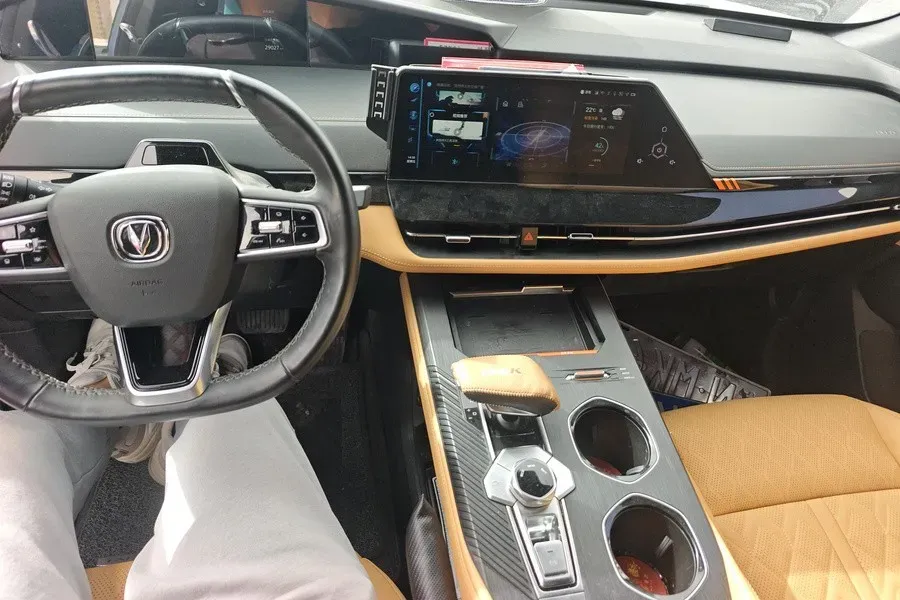 2021 ChangAn UNI-K 2.0T 233HP L4 8AT,autocango,china used car exporter,china ev exporter,chinese used car exporter,chinese used ev exporter