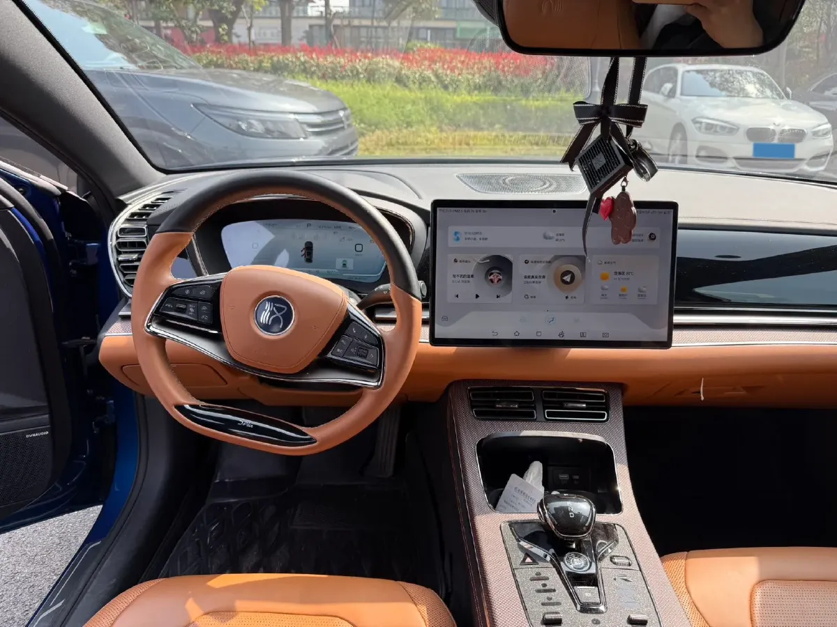 2022 Volkswagen Tiguan L 2.0T 186HP L4 7DCT,autocango,china used car exporter,china ev exporter,chinese used car exporter,chinese used ev exporter