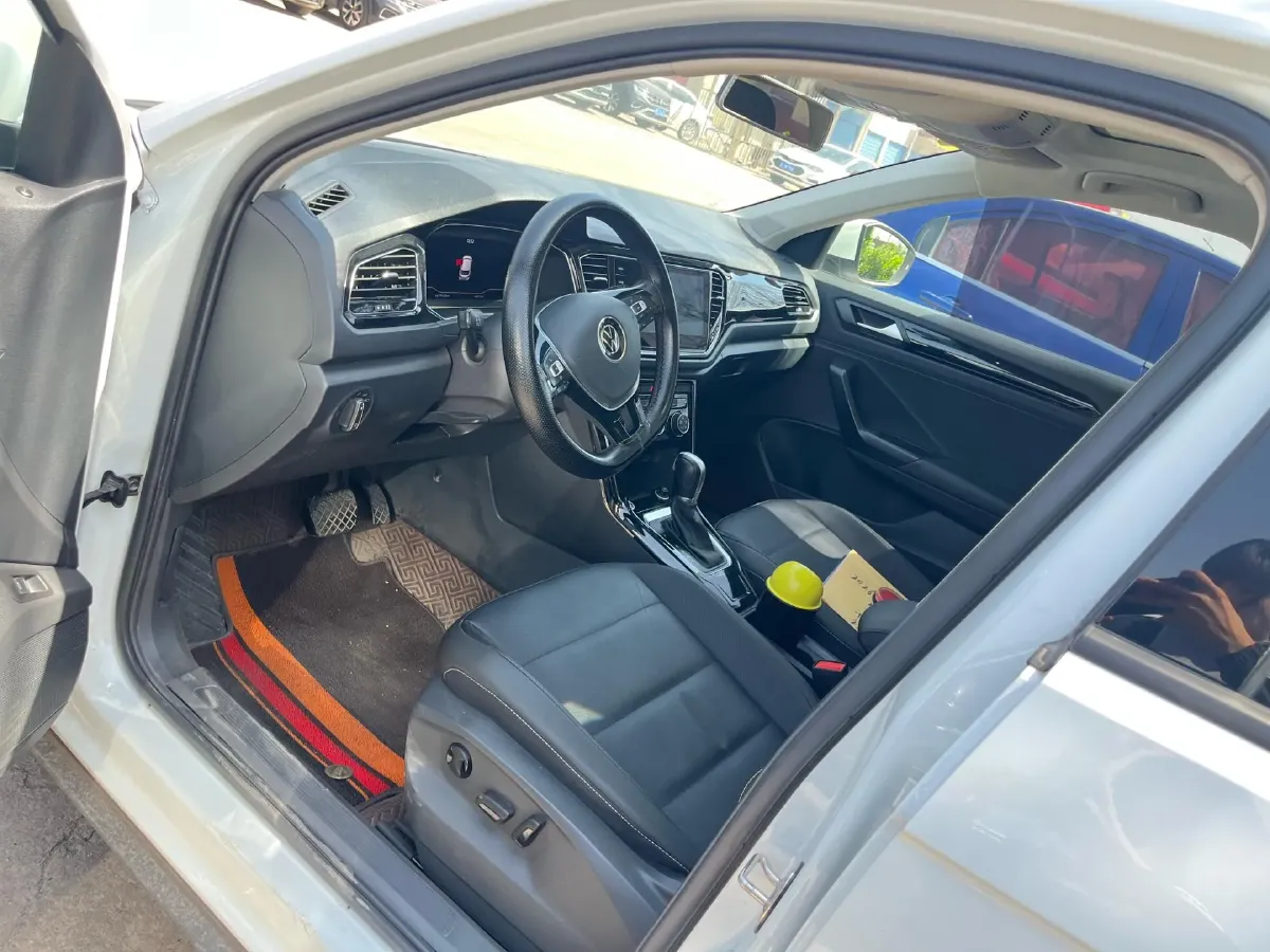 2021 Volkswagen T-Roc 1.4T 150HP L4 7DCT,autocango,china used car exporter,china ev exporter,chinese used car exporter,chinese used ev exporter
