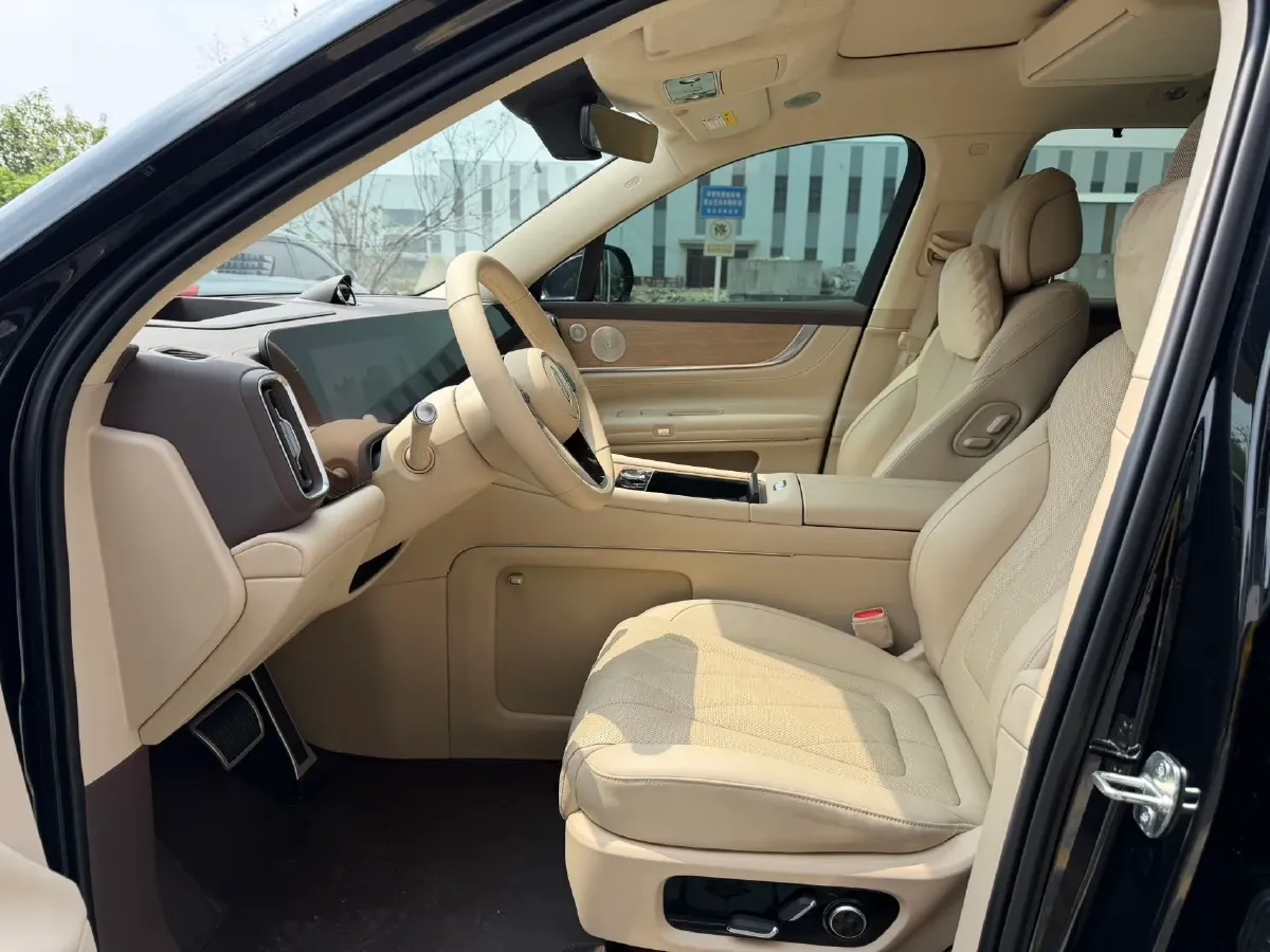 2024 AITO AITO M9 1.5T 152HP L4 REEV 42KWH,autocango,china used car exporter,china ev exporter,chinese used car exporter,chinese used ev exporter