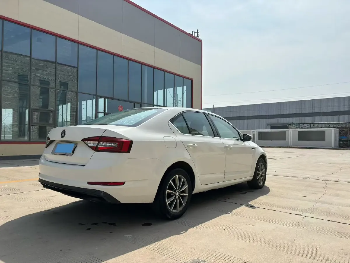 2019 Skoda Octavia 1.5L 116HP L4 6AT,autocango,china used car exporter,china ev exporter,chinese used car exporter,chinese used ev exporter
