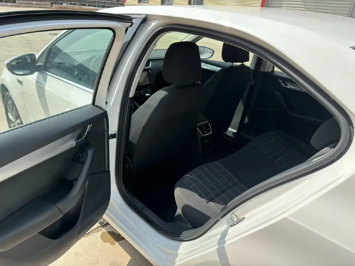 2019 Skoda Octavia 1.5L 116HP L4 6AT,autocango,china used car exporter,china ev exporter,chinese used car exporter,chinese used ev exporter