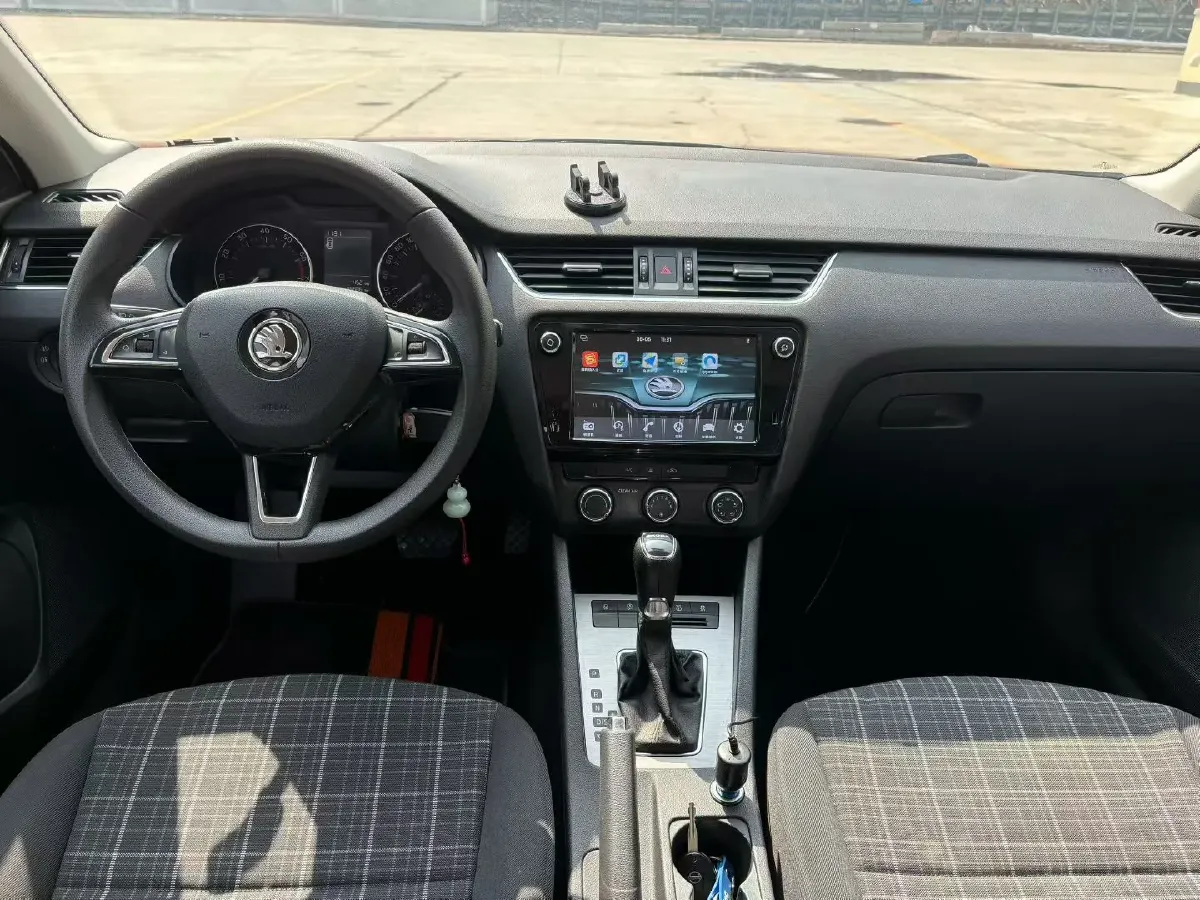 2019 Skoda Octavia 1.5L 116HP L4 6AT,autocango,china used car exporter,china ev exporter,chinese used car exporter,chinese used ev exporter