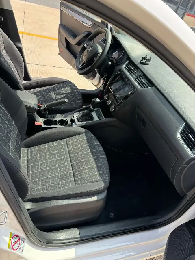 2019 Skoda Octavia 1.5L 116HP L4 6AT,autocango,china used car exporter,china ev exporter,chinese used car exporter,chinese used ev exporter