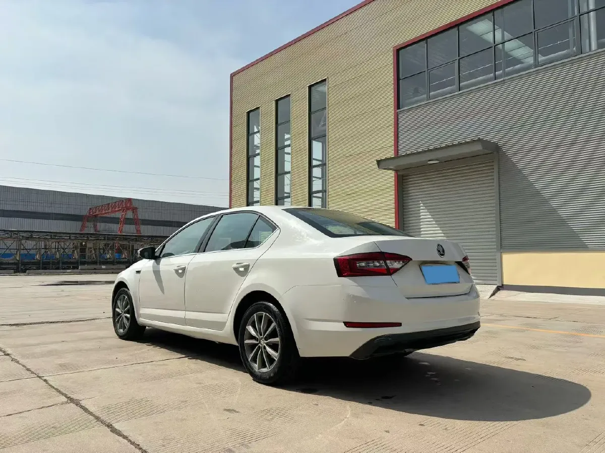 2019 Skoda Octavia 1.5L 116HP L4 6AT,autocango,china used car exporter,china ev exporter,chinese used car exporter,chinese used ev exporter