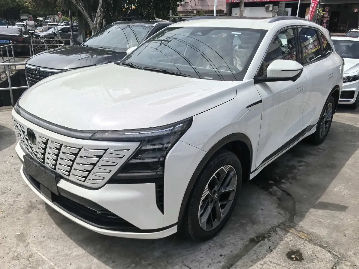 2025 ChangAn CS75 Plus 1.5T 192HP L4 8AT,autocango,china used car exporter,china ev exporter,chinese used car exporter,chinese used ev exporter