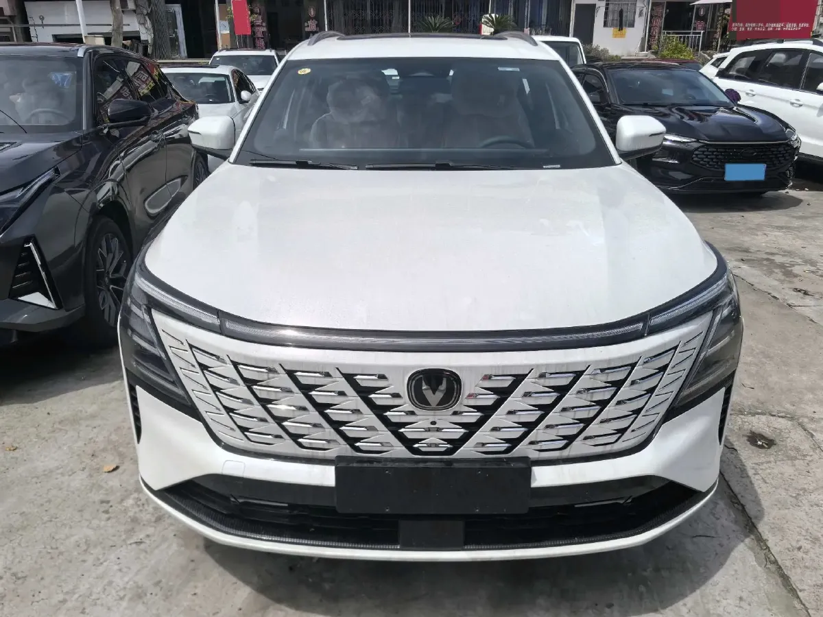 2025 ChangAn CS75 Plus 1.5T 192HP L4 8AT,autocango,china used car exporter,china ev exporter,chinese used car exporter,chinese used ev exporter