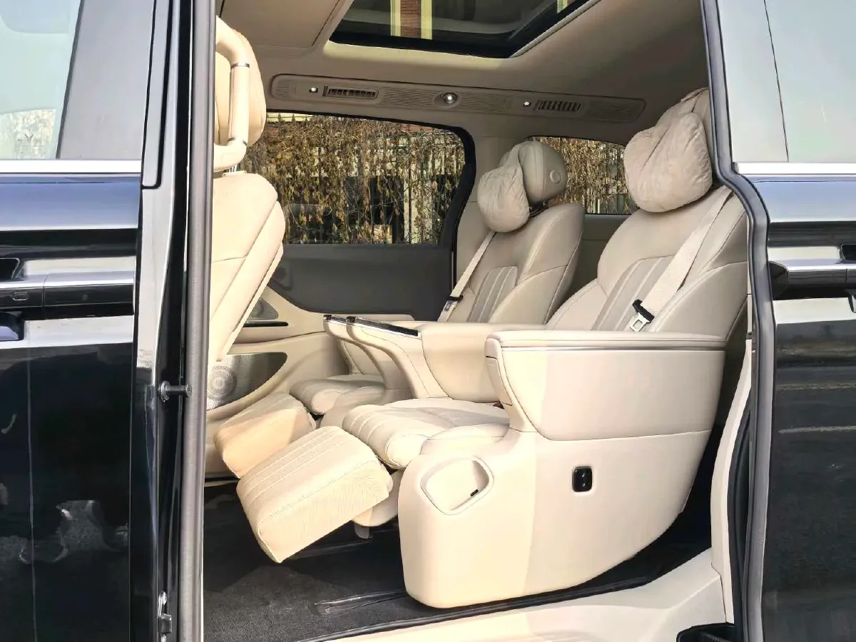 2025 Voyah Dream 1.5T 150HP L4 PHEV 41.7KWH,autocango,china used car exporter,china ev exporter,chinese used car exporter,chinese used ev exporter