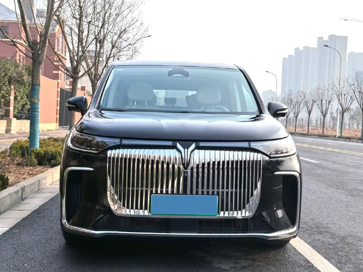 2025 Voyah Dream 1.5T 150HP L4 PHEV 41.7KWH,autocango,china used car exporter,china ev exporter,chinese used car exporter,chinese used ev exporter