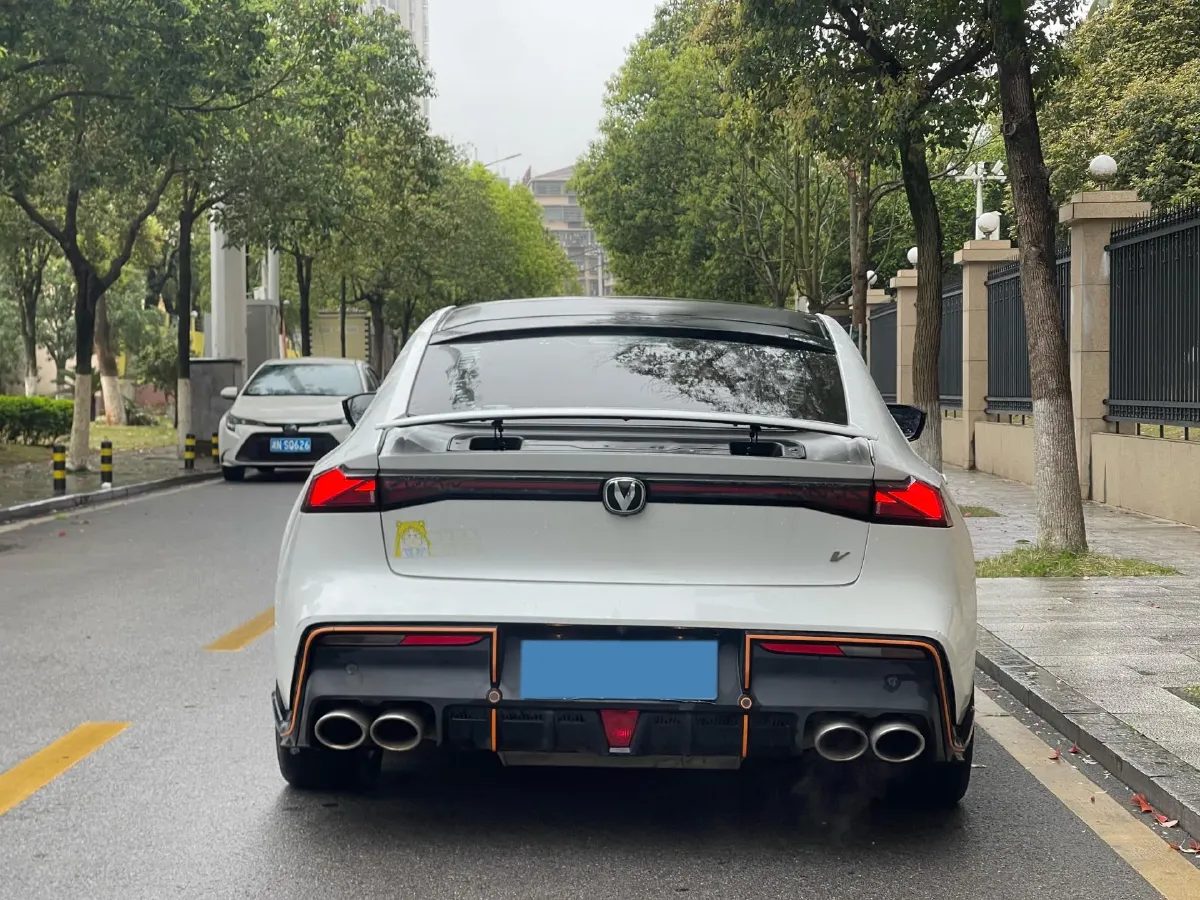 2022 ChangAn UNI-V 1.5T 188HP L4 7DCT,autocango,china used car exporter,china ev exporter,chinese used car exporter,chinese used ev exporter