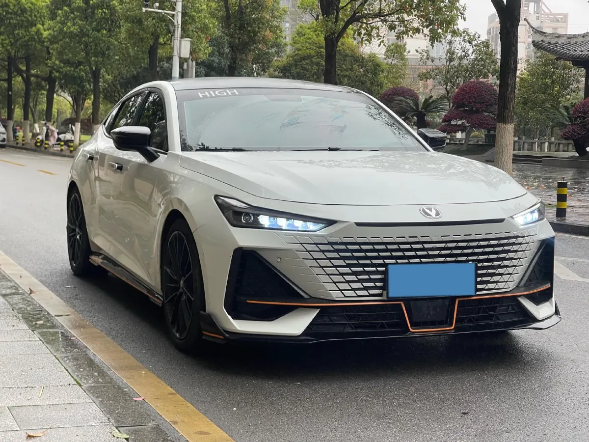 2022 ChangAn UNI-V 1.5T 188HP L4 7DCT,autocango,china used car exporter,china ev exporter,chinese used car exporter,chinese used ev exporter