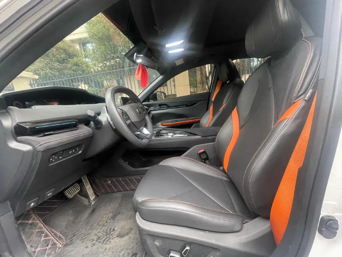 2022 ChangAn UNI-V 1.5T 188HP L4 7DCT,autocango,china used car exporter,china ev exporter,chinese used car exporter,chinese used ev exporter