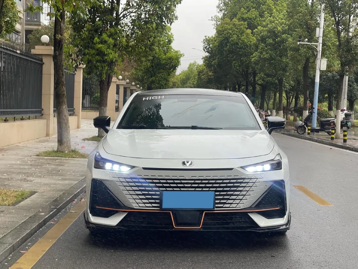 2022 ChangAn UNI-V 1.5T 188HP L4 7DCT,autocango,china used car exporter,china ev exporter,chinese used car exporter,chinese used ev exporter