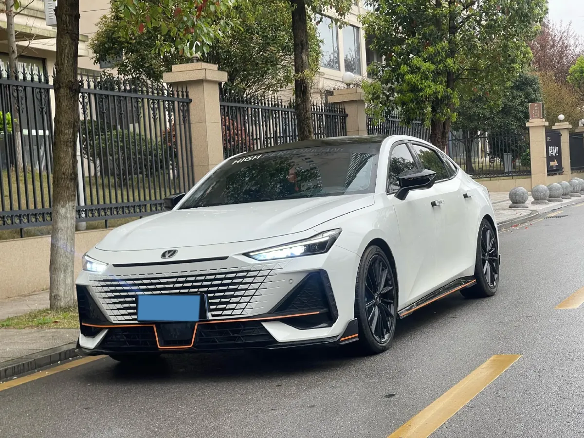 2022 ChangAn UNI-V 1.5T 188HP L4 7DCT,autocango,china used car exporter,china ev exporter,chinese used car exporter,chinese used ev exporter