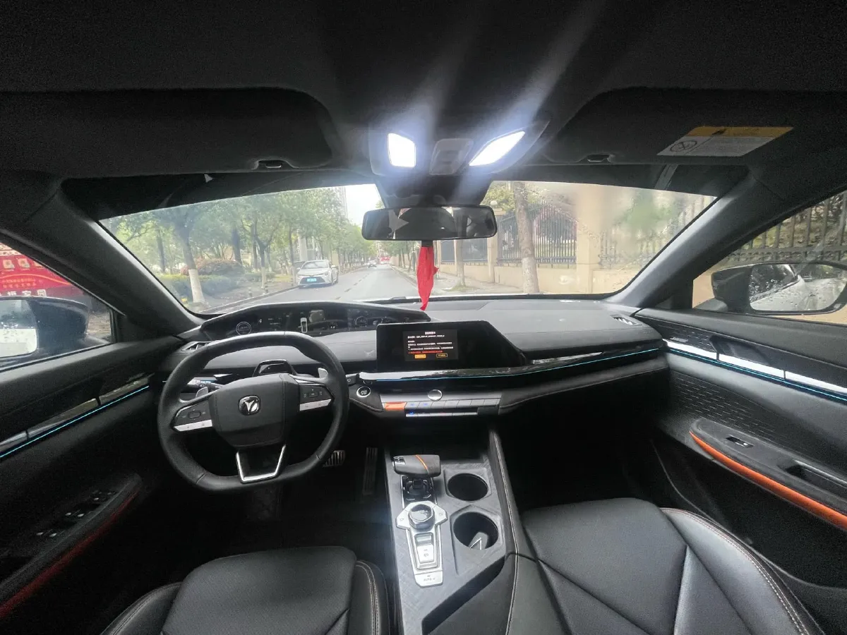 2022 ChangAn UNI-V 1.5T 188HP L4 7DCT,autocango,china used car exporter,china ev exporter,chinese used car exporter,chinese used ev exporter