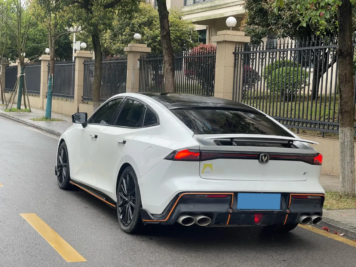 2022 ChangAn UNI-V 1.5T 188HP L4 7DCT,autocango,china used car exporter,china ev exporter,chinese used car exporter,chinese used ev exporter