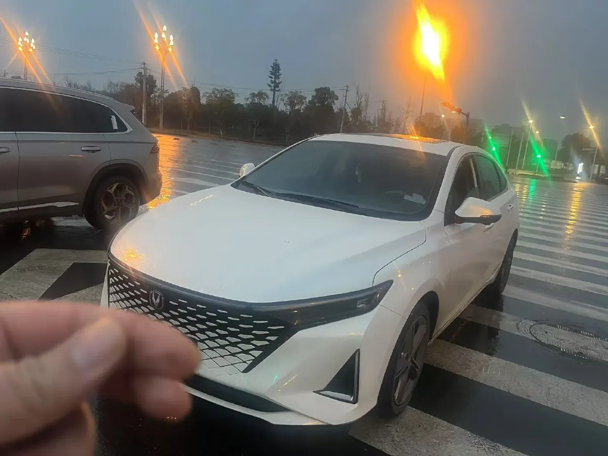 2023 ChangAn Raeton Plus 1.5T 188HP L4 7DCT,autocango,china used car exporter,china ev exporter,chinese used car exporter,chinese used ev exporter