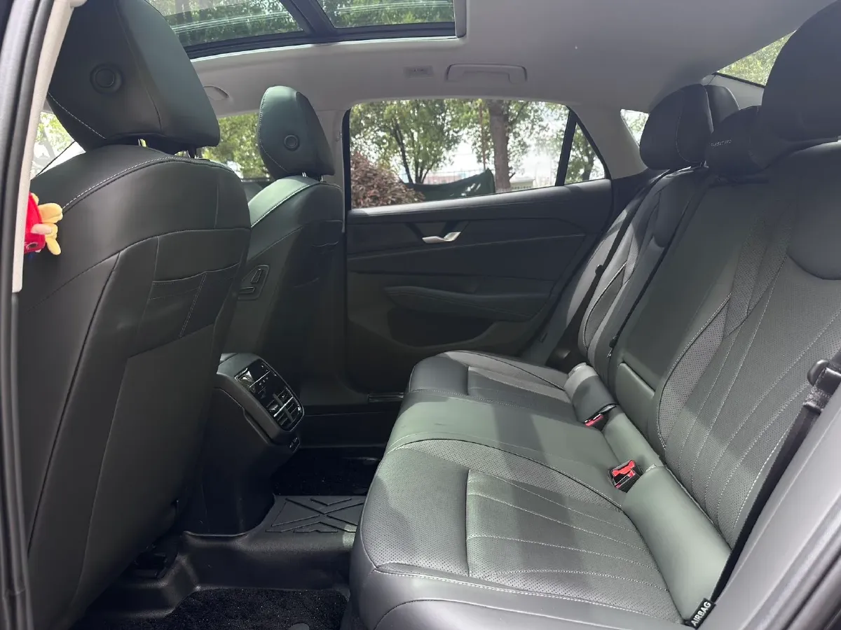 2025 Volkswagen Passat 2.0T 220HP L4 7DCT,autocango,china used car exporter,china ev exporter,chinese used car exporter,chinese used ev exporter