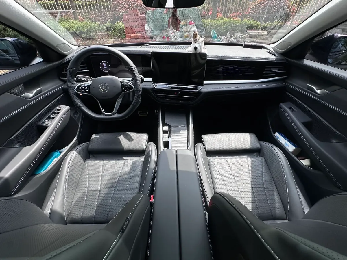 2025 Volkswagen Passat 2.0T 220HP L4 7DCT,autocango,china used car exporter,china ev exporter,chinese used car exporter,chinese used ev exporter