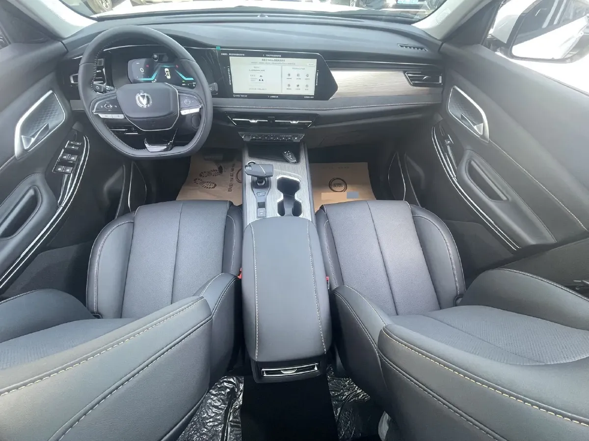 2024 ChangAn X7 PLUS 1.5T 188HP L4 7DCT,autocango,china used car exporter,china ev exporter,chinese used car exporter,chinese used ev exporter