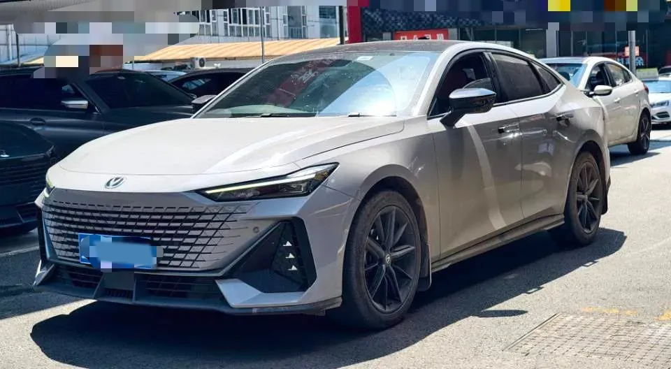 2022 ChangAn UNI-V 1.5T 188HP L4 7DCT,autocango,china used car exporter,china ev exporter,chinese used car exporter,chinese used ev exporter