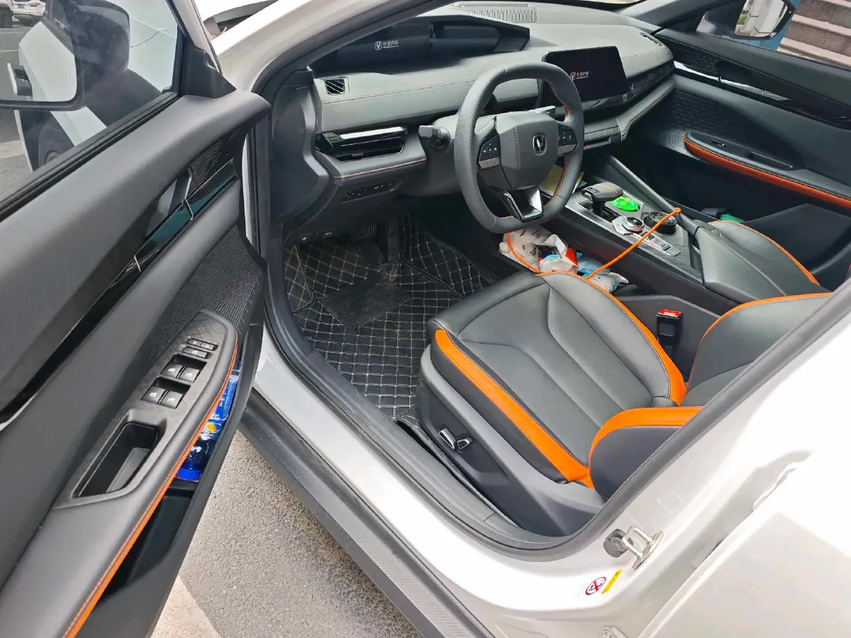 2023 ChangAn UNI-V 1.5T 188HP L4 7DCT,autocango,china used car exporter,china ev exporter,chinese used car exporter,chinese used ev exporter