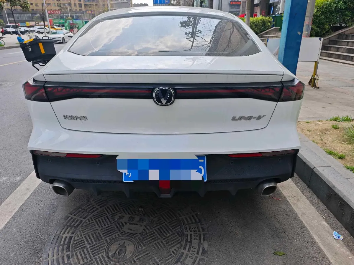 2023 ChangAn UNI-V 1.5T 188HP L4 7DCT,autocango,china used car exporter,china ev exporter,chinese used car exporter,chinese used ev exporter