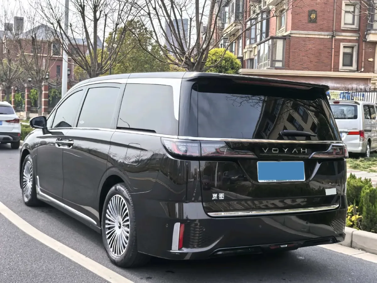 2025 Voyah Dream 1.5T 150HP L4 PHEV 41.7KWH,autocango,china used car exporter,china ev exporter,chinese used car exporter,chinese used ev exporter