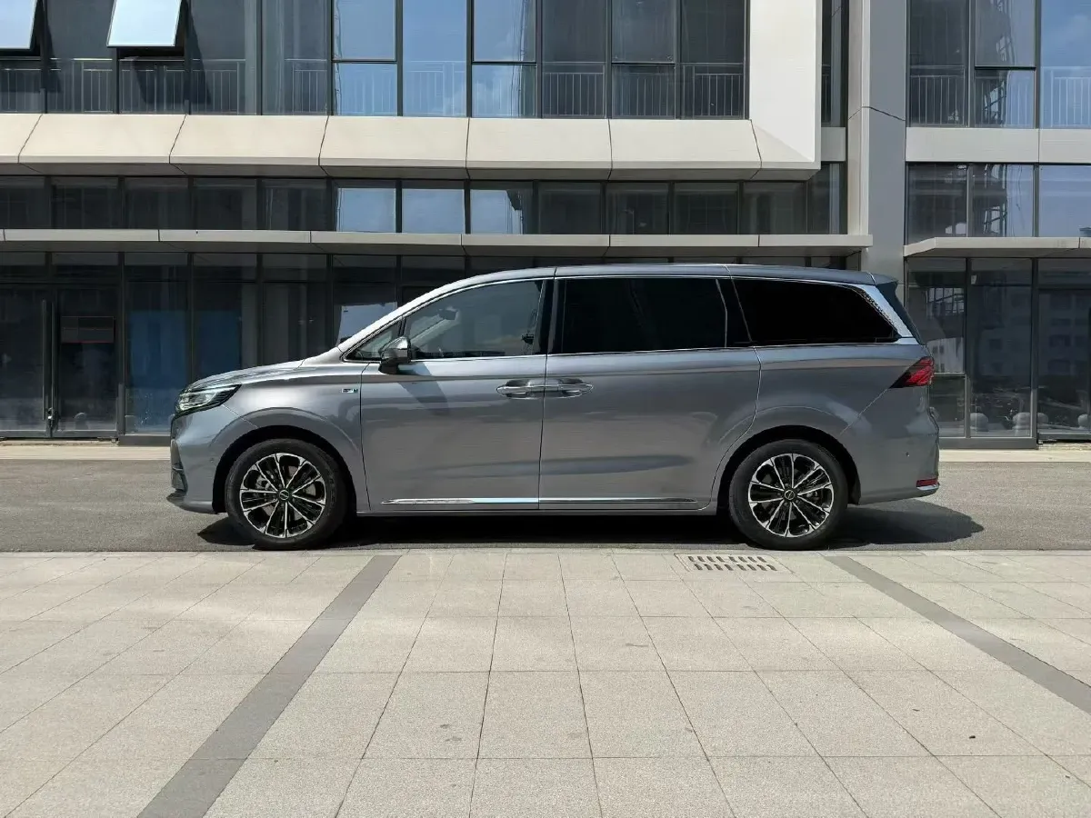 2022 Roewe iMAX8 2.0T 234HP L4 8AT,autocango,china used car exporter,china ev exporter,chinese used car exporter,chinese used ev exporter