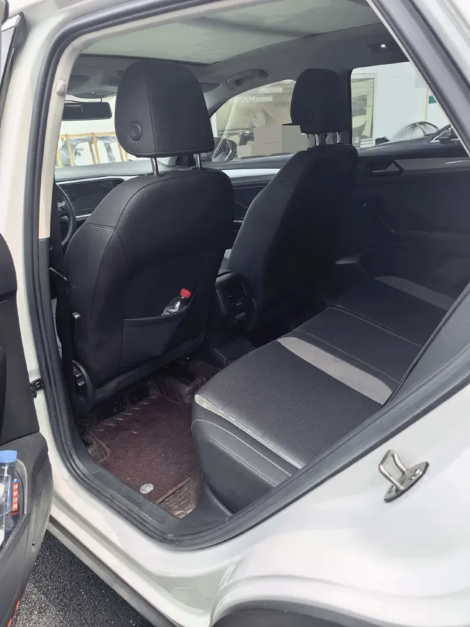 2022 Volkswagen T-Roc 1.4T 150HP L4 7DCT,autocango,china used car exporter,china ev exporter,chinese used car exporter,chinese used ev exporter