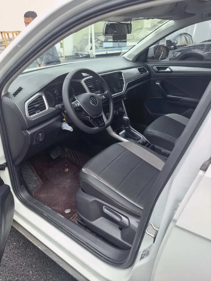 2022 Volkswagen T-Roc 1.4T 150HP L4 7DCT,autocango,china used car exporter,china ev exporter,chinese used car exporter,chinese used ev exporter
