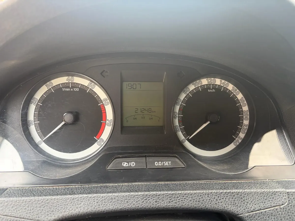 2018 Skoda Rapid 1.6L 110HP L4 5MT,autocango,china used car exporter,china ev exporter,chinese used car exporter,chinese used ev exporter