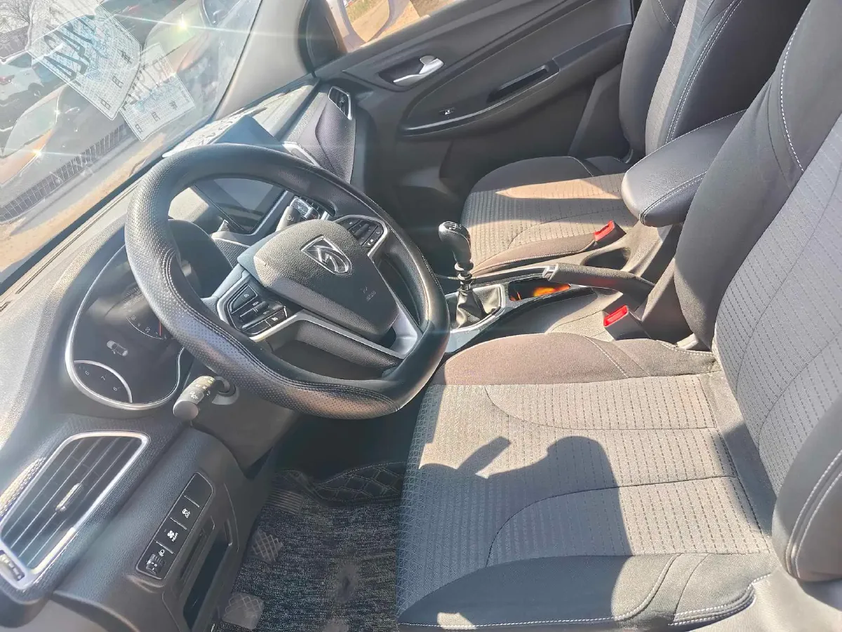 2019 BaoJun 730 1.5L 105HP L4 6MT,autocango,china used car exporter,china ev exporter,chinese used car exporter,chinese used ev exporter