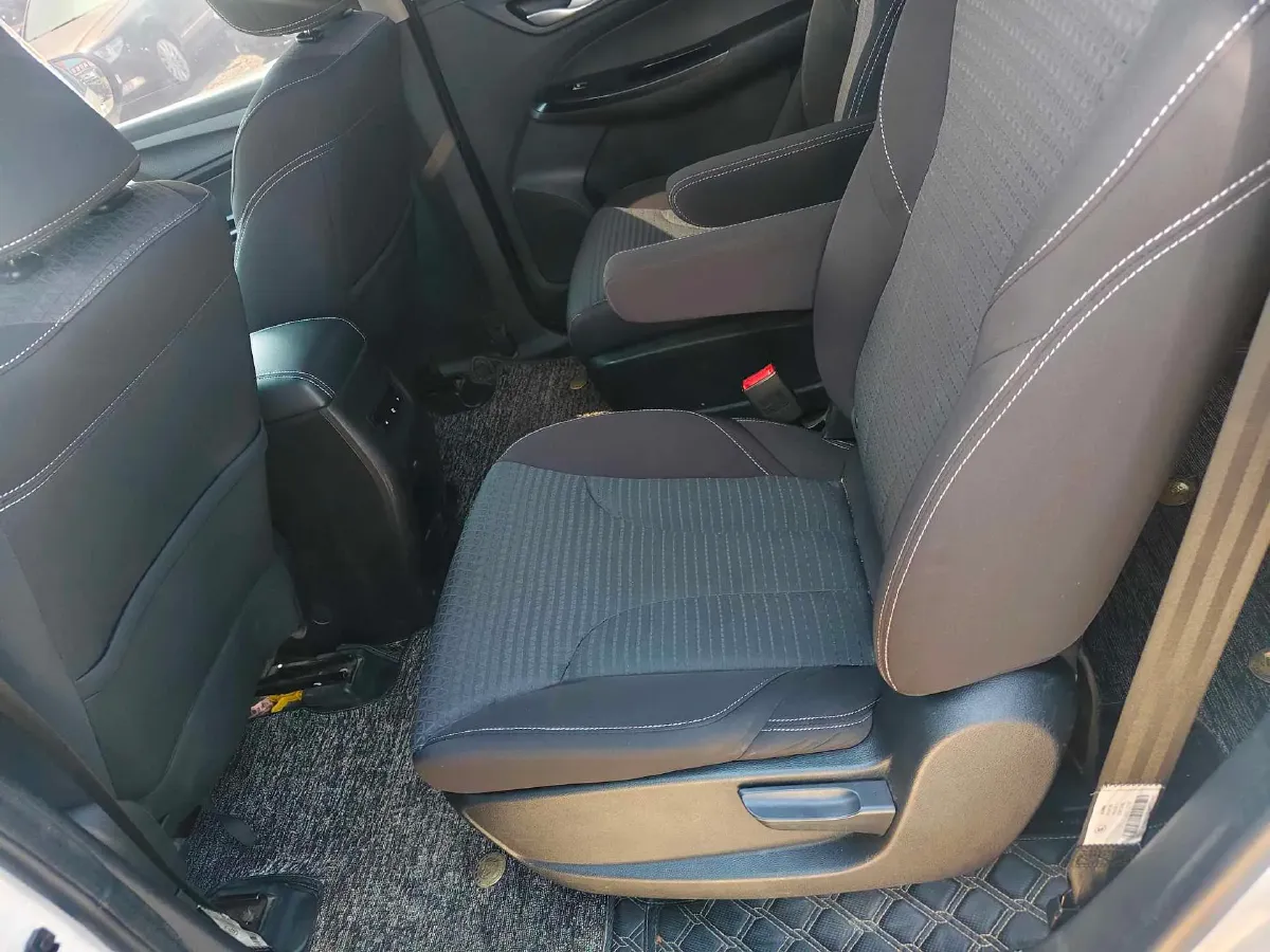 2019 BaoJun 730 1.5L 105HP L4 6MT,autocango,china used car exporter,china ev exporter,chinese used car exporter,chinese used ev exporter