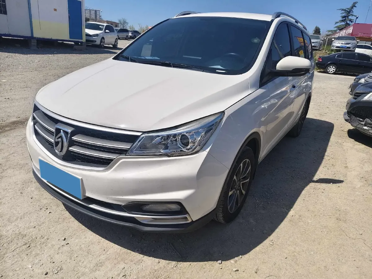 2019 BaoJun 730 1.5L 105HP L4 6MT,autocango,china used car exporter,china ev exporter,chinese used car exporter,chinese used ev exporter