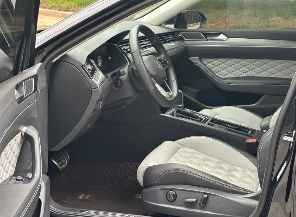 2023 Volkswagen Magotan 1.4T 150HP L4 7DCT,autocango,china used car exporter,china ev exporter,chinese used car exporter,chinese used ev exporter