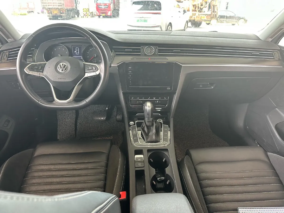 2020 Volkswagen Magotan 2.0T 186HP L4 7DCT,autocango,china used car exporter,china ev exporter,chinese used car exporter,chinese used ev exporter
