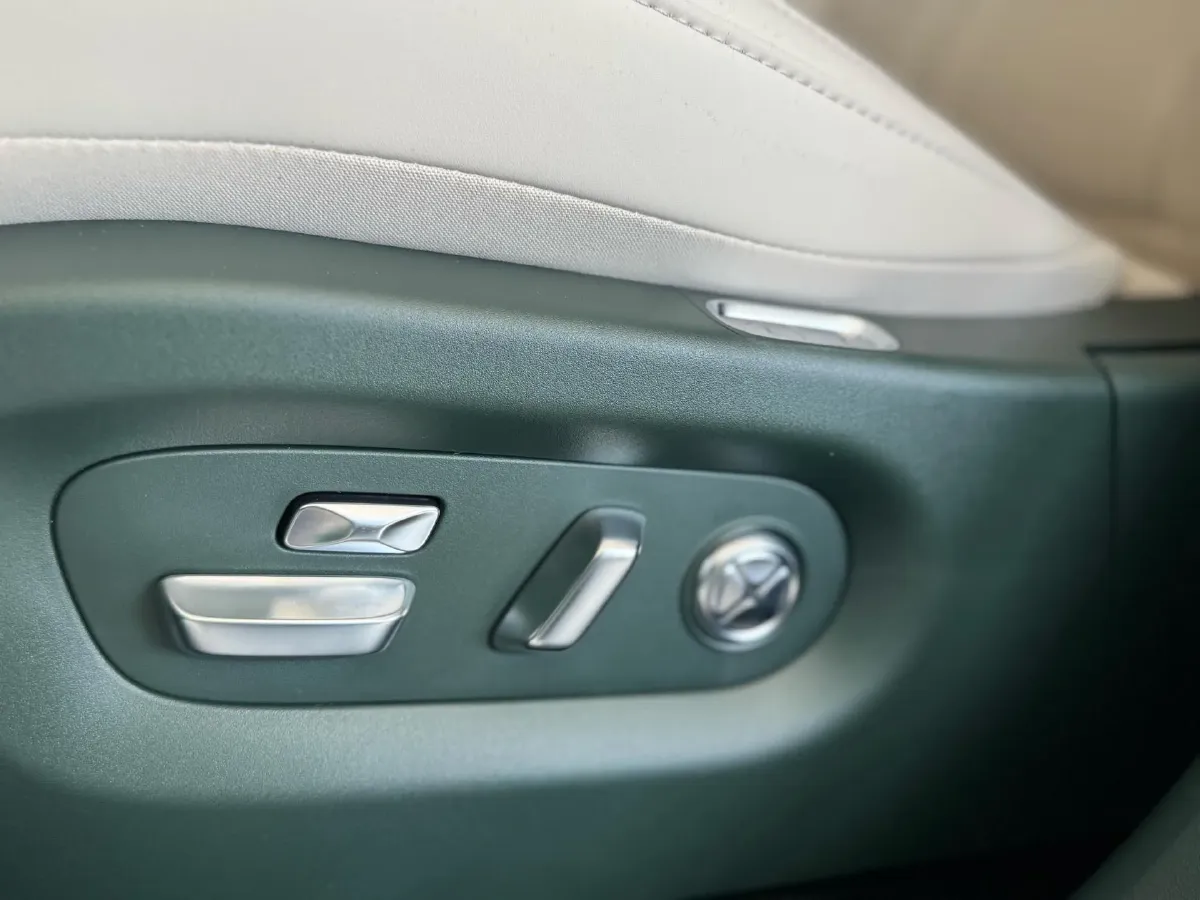 2025 MI YU7 BEV 96.3KWH,autocango,china used car exporter,china ev exporter,chinese used car exporter,chinese used ev exporter