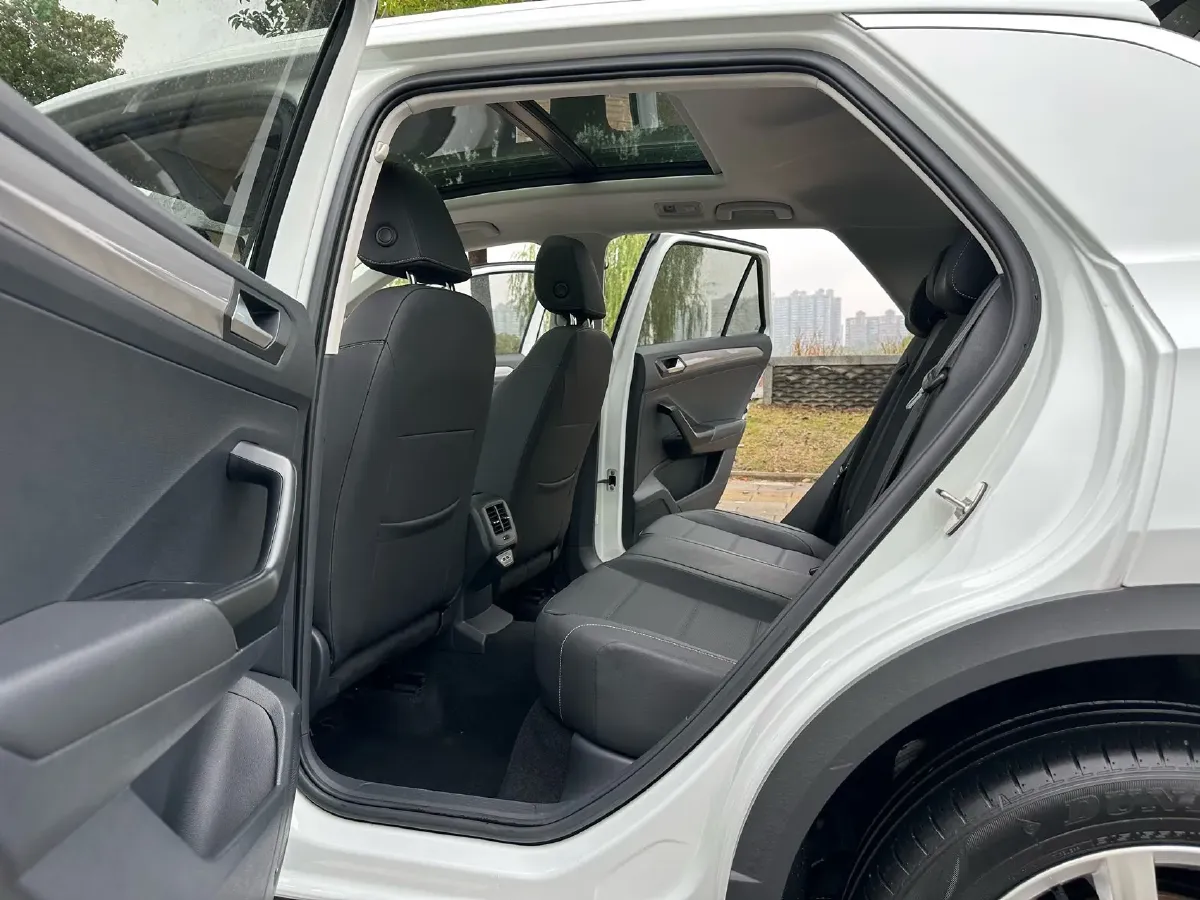 2021 Volkswagen T-Roc 1.4T 150HP L4 7DCT,autocango,china used car exporter,china ev exporter,chinese used car exporter,chinese used ev exporter