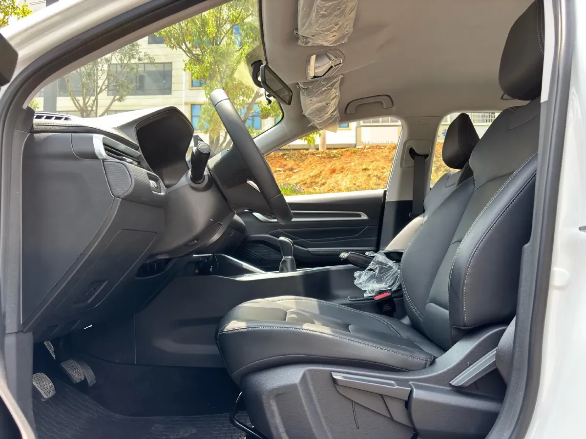 2025 Geely Emgrand 1.5L 127HP L4 5MT,autocango,china used car exporter,china ev exporter,chinese used car exporter,chinese used ev exporter