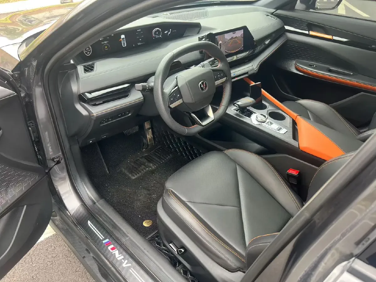 2022 ChangAn UNI-V 1.5T 188HP L4 7DCT,autocango,china used car exporter,china ev exporter,chinese used car exporter,chinese used ev exporter