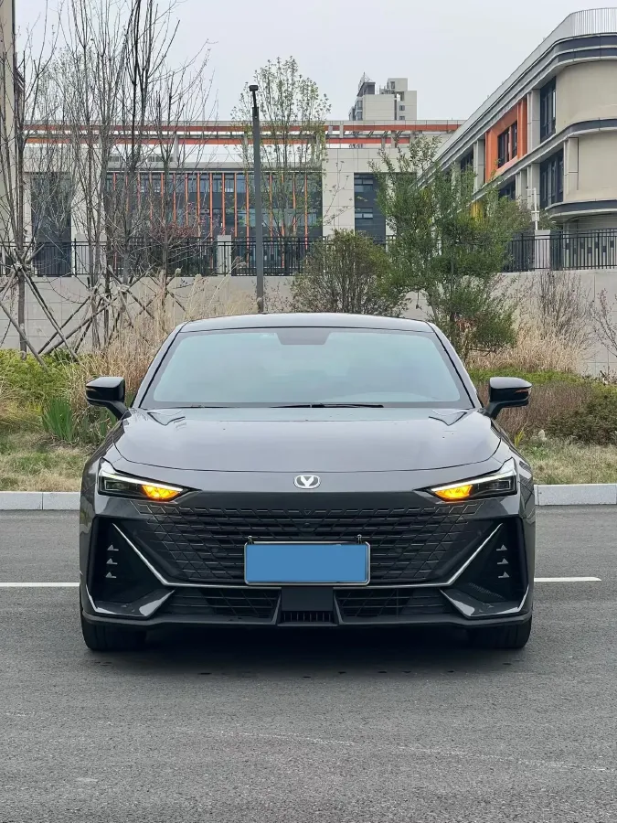 2022 ChangAn UNI-V 1.5T 188HP L4 7DCT,autocango,china used car exporter,china ev exporter,chinese used car exporter,chinese used ev exporter