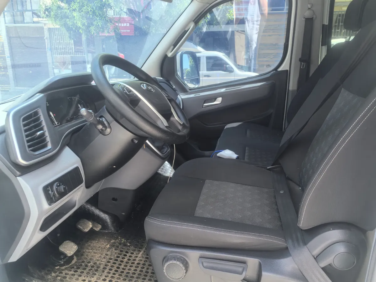 2025 MAXUS XinTu V80 2.0T 147HP L4 6MT,autocango,china used car exporter,china ev exporter,chinese used car exporter,chinese used ev exporter