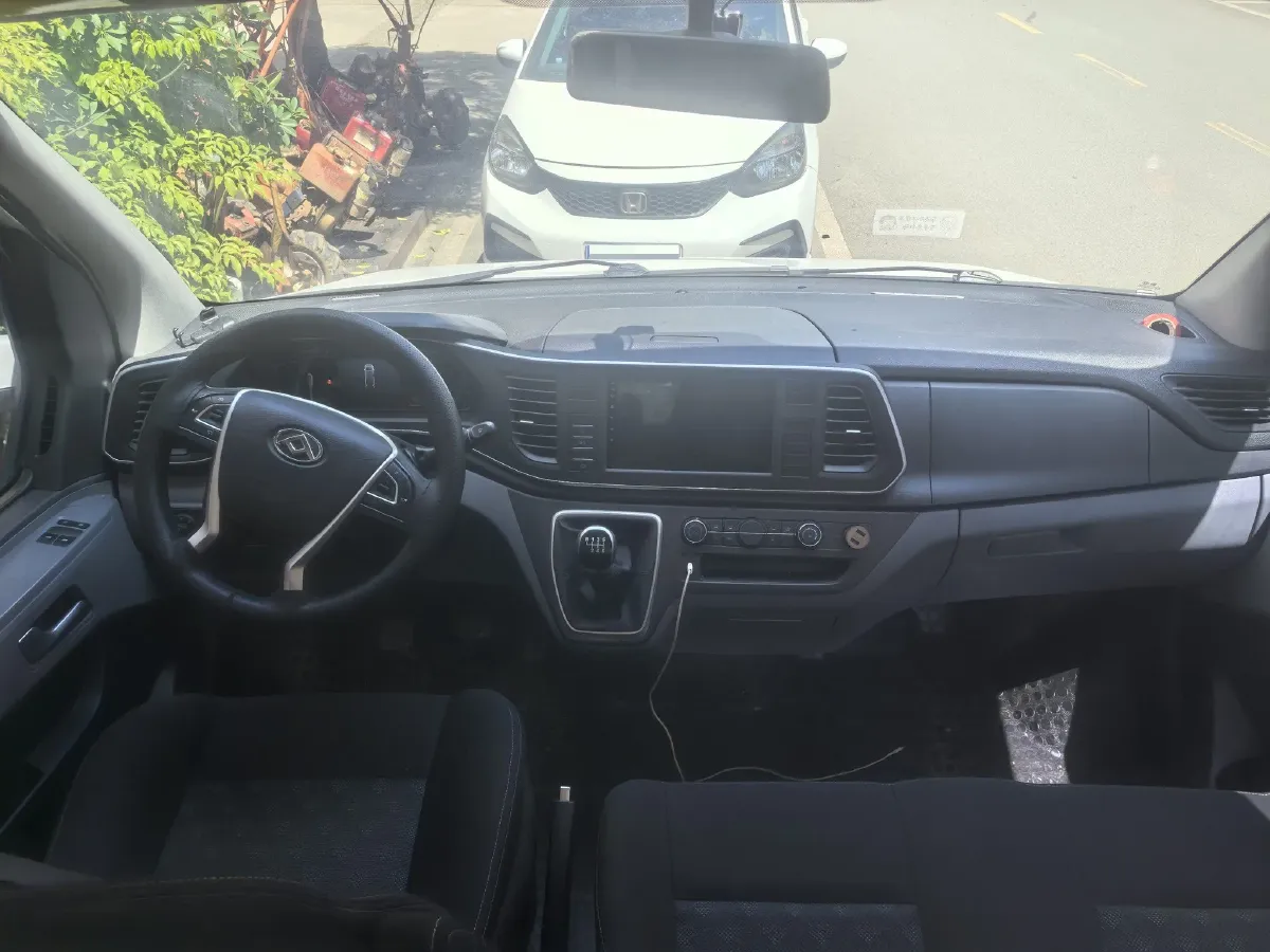 2025 MAXUS XinTu V80 2.0T 147HP L4 6MT,autocango,china used car exporter,china ev exporter,chinese used car exporter,chinese used ev exporter