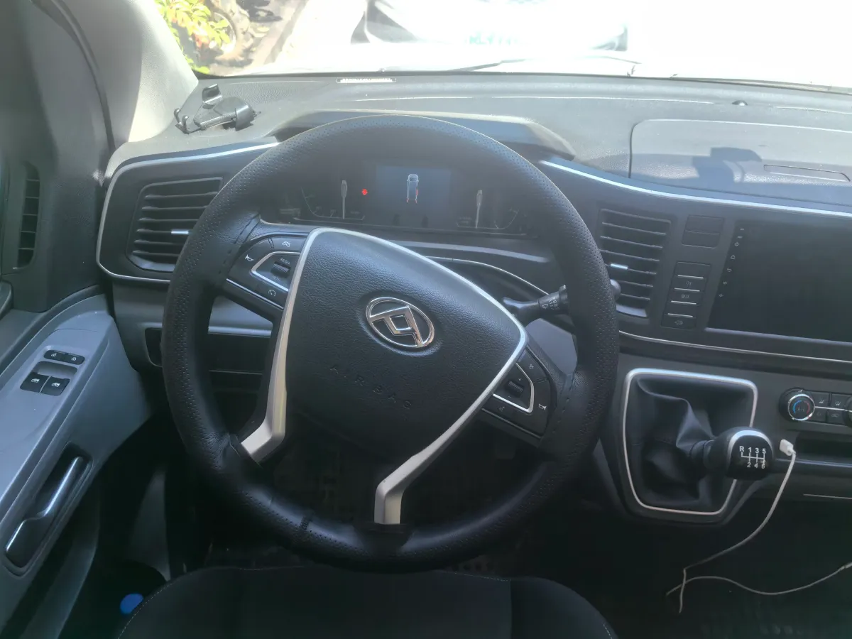 2025 MAXUS XinTu V80 2.0T 147HP L4 6MT,autocango,china used car exporter,china ev exporter,chinese used car exporter,chinese used ev exporter