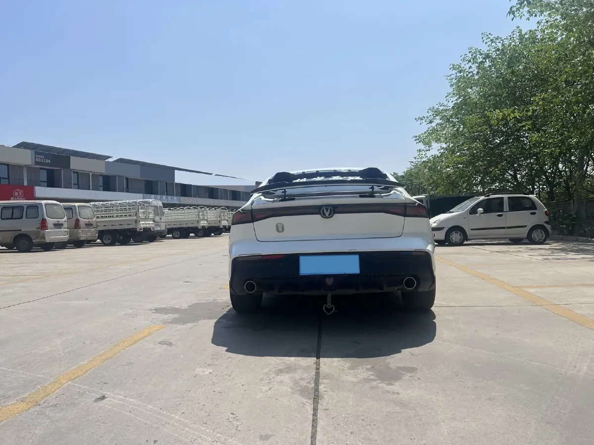 2023 ChangAn UNI-V 1.5T 188HP L4 7DCT,autocango,china used car exporter,china ev exporter,chinese used car exporter,chinese used ev exporter