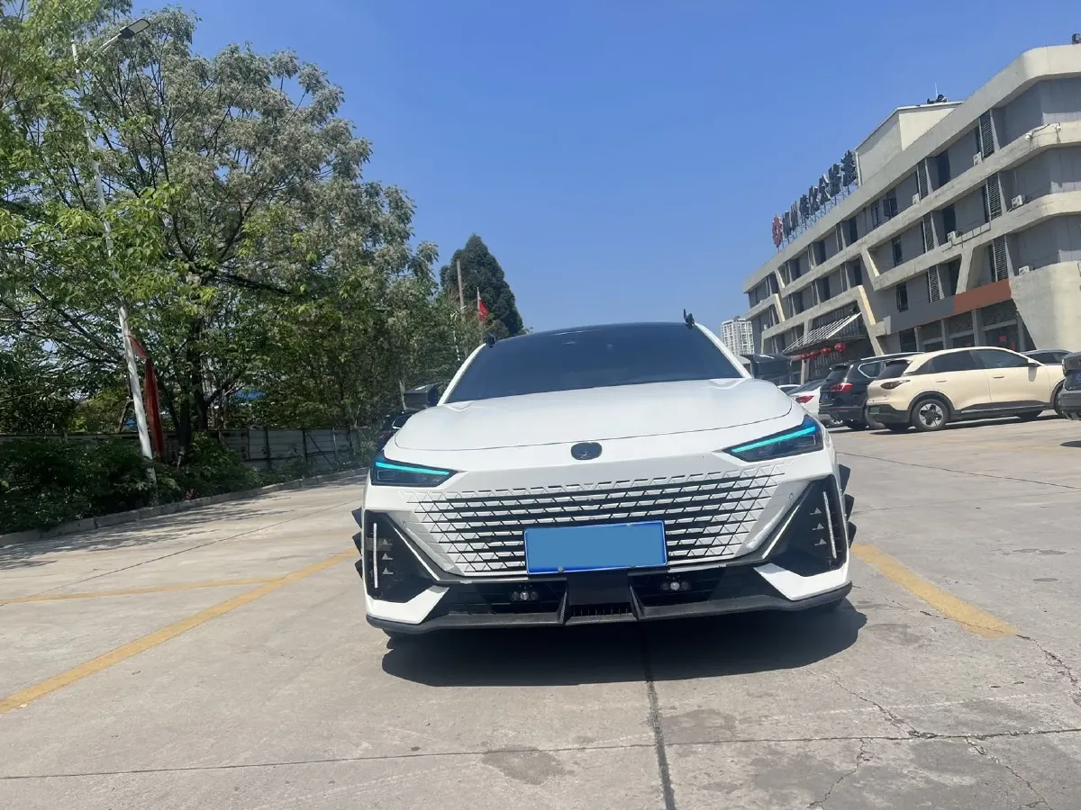 2023 ChangAn UNI-V 1.5T 188HP L4 7DCT,autocango,china used car exporter,china ev exporter,chinese used car exporter,chinese used ev exporter
